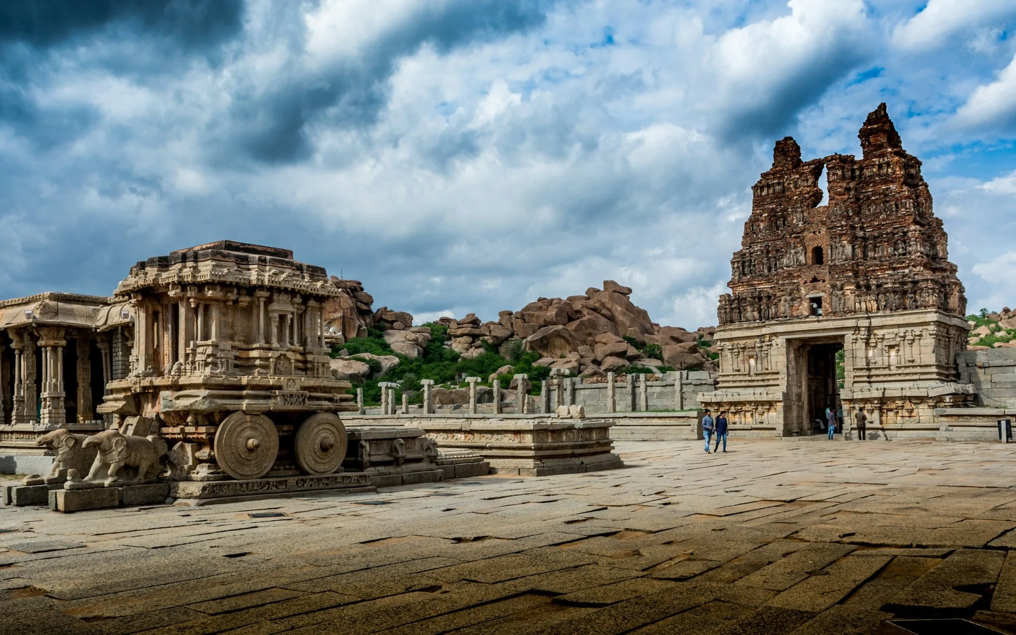 Hampi: plains, then ruins