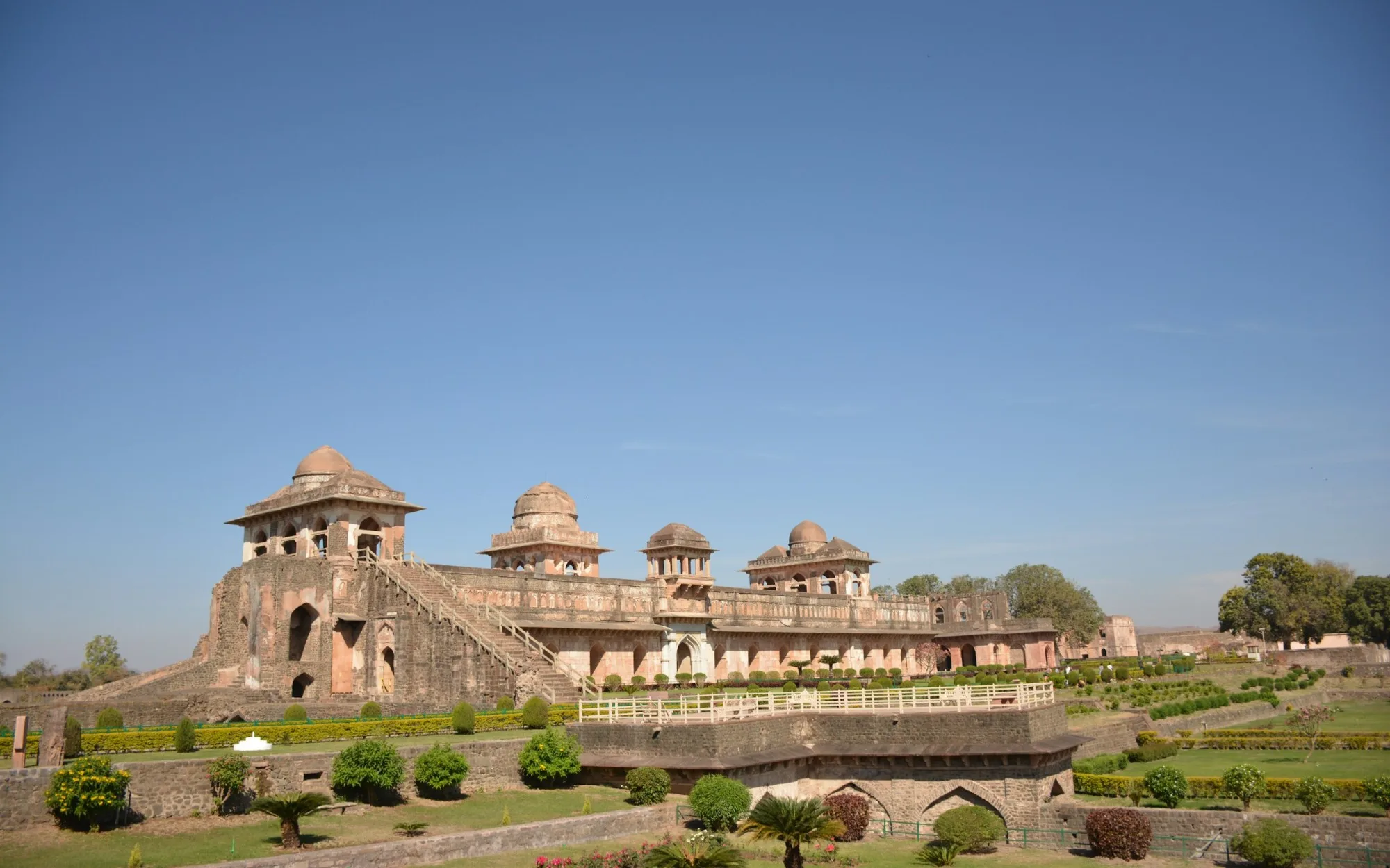 Mandu: the ride to the ruined city